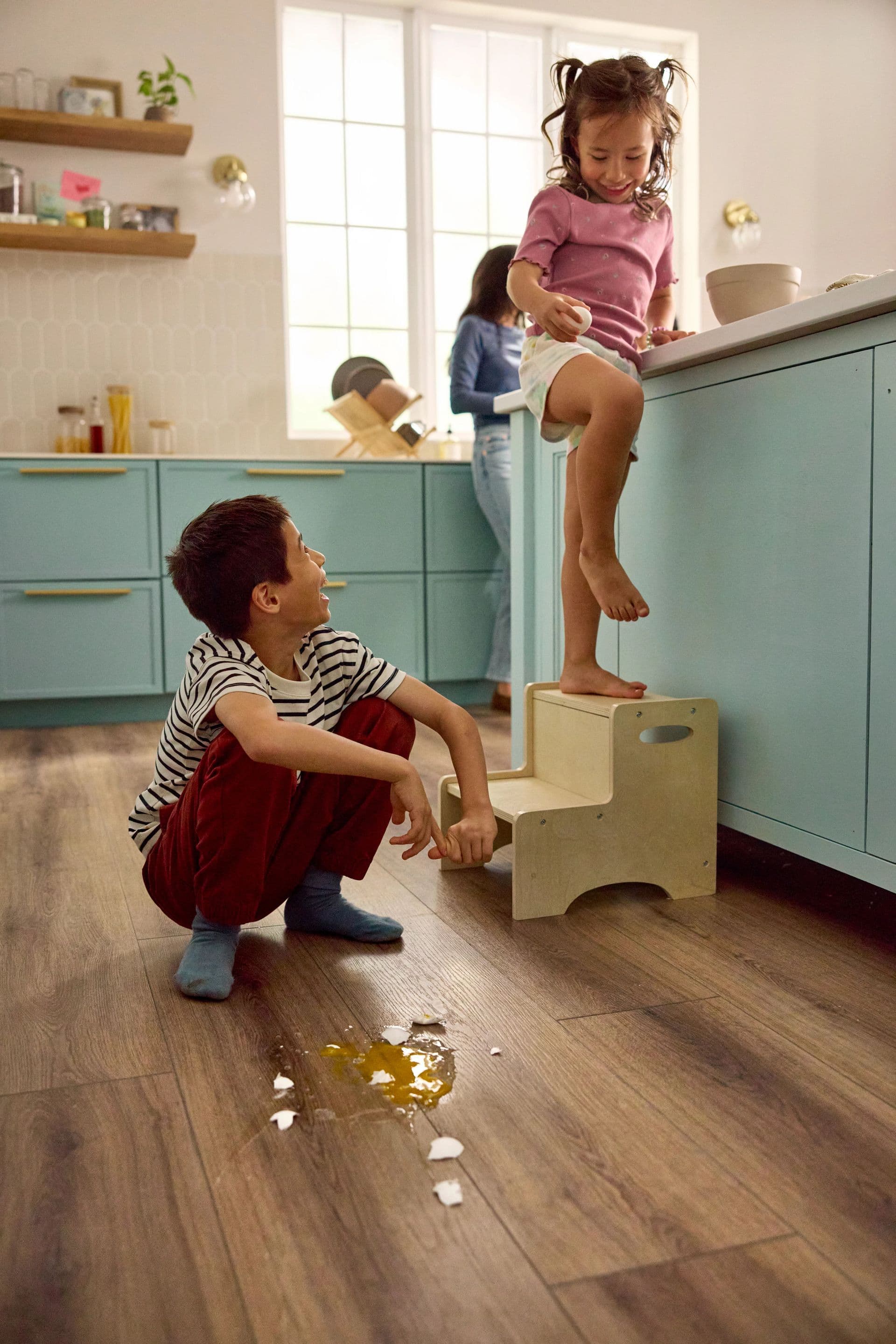 Kids-Kitchen-LVP-Cracked Eggs